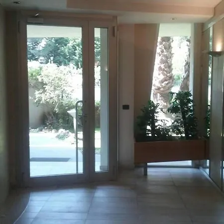 Modern With Jacuzzi In 55 M² Garden View Appartement